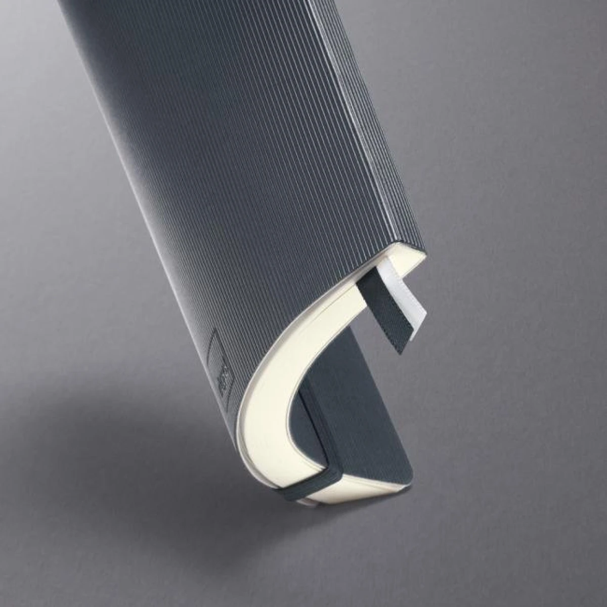 Zápisník CONCEPTUM linajkový tmavo sivý, mäkká väzba 135x210mm 